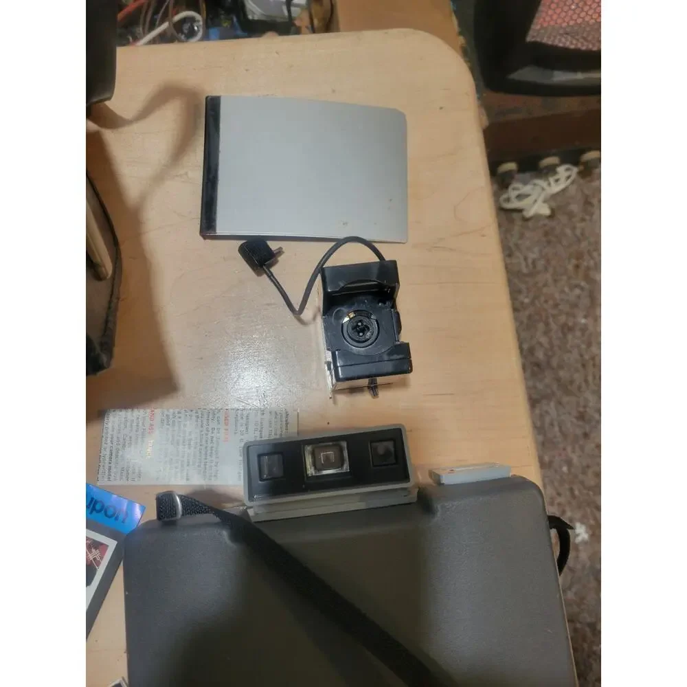 Vintage Polaroid 420 Automatic Land Camera with Manual, Flash & Case.
